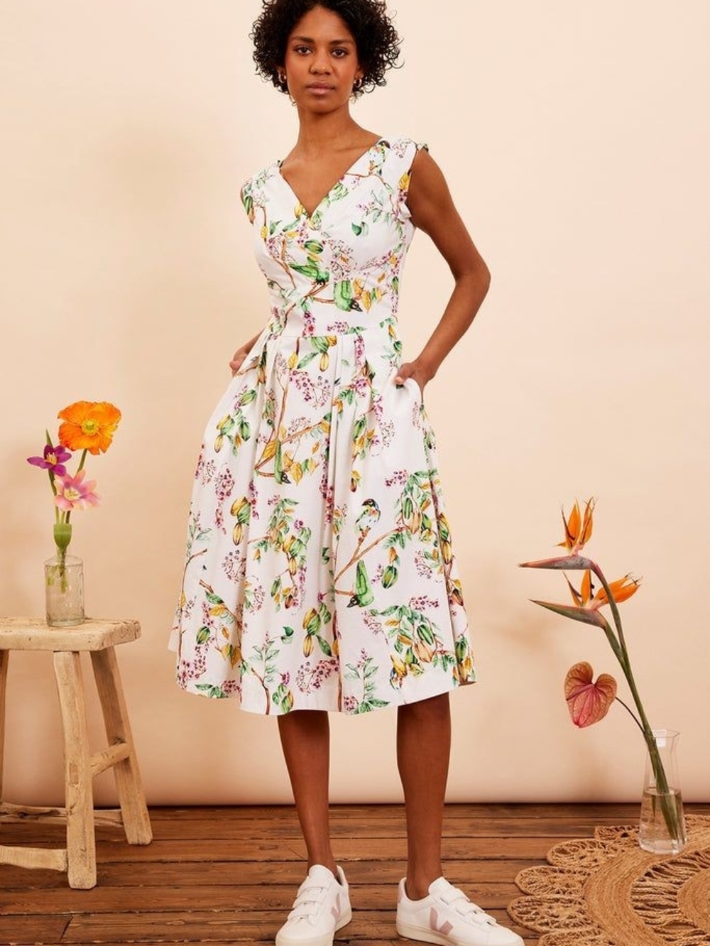Emily And Fin Floral V-Neck Dress in White with Green Accents Size 18UK
